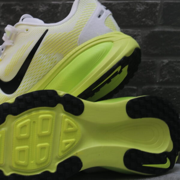 Nike Vomero 18 – Amortiguación premium - Image 3