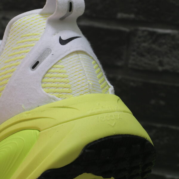 Nike Vomero 18 – Amortiguación premium - Image 2
