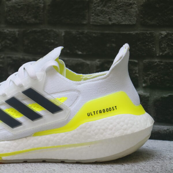 Adidas Ultraboost 21 – Energía y confort sin límites - Image 3