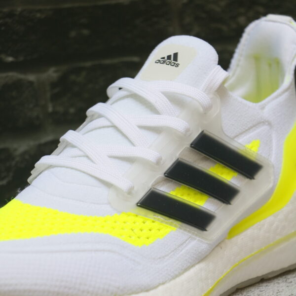 Adidas Ultraboost 21 – Energía y confort sin límites - Image 4