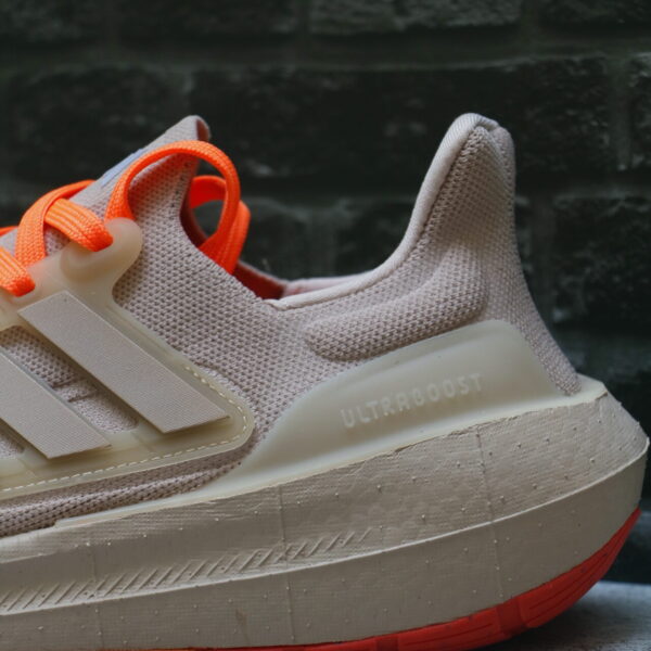 Adidas Ultraboost Light – Rendimiento y Comodidad Ultraligera - Image 3