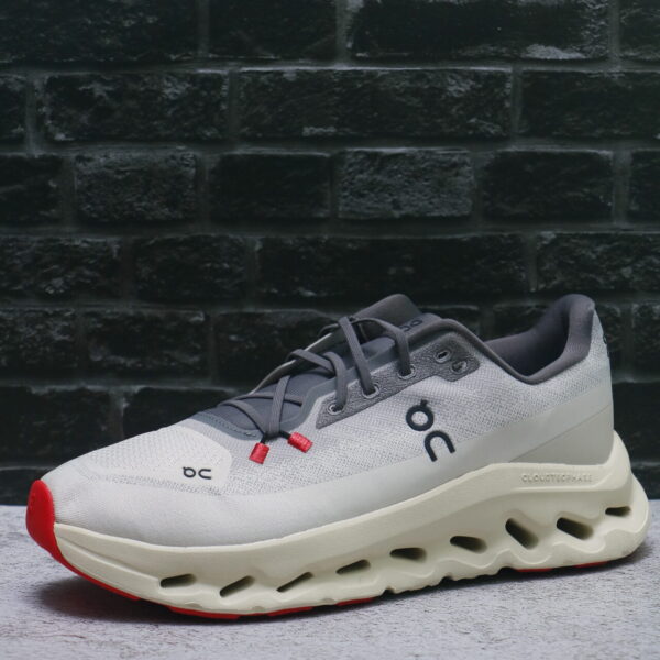On Cloudtilt - Image 2