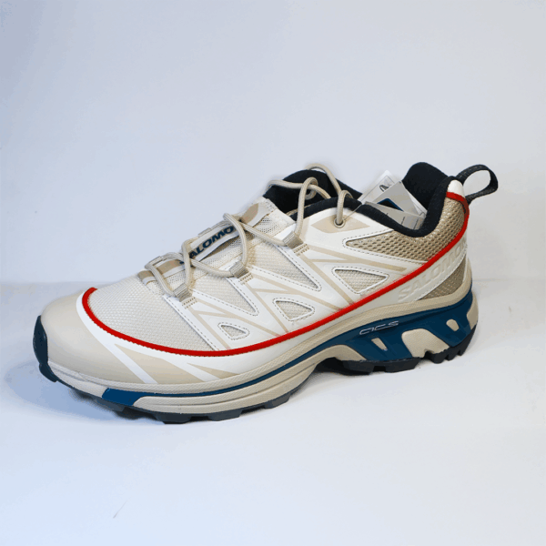 Salomon XT-6 Expanse con diseño retro urbano y suela Contagrip para uso mixto