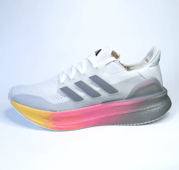 Adidas Ultraboost 5 Hombre con BOOST Light y upper Primeknit para entrenamiento diario