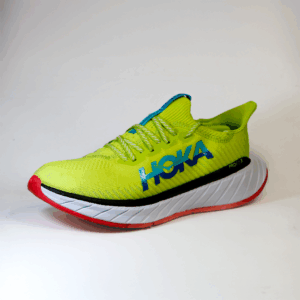 Hoka Carbon X3 con placa de carbono para velocidad y propulsión en carreras largas