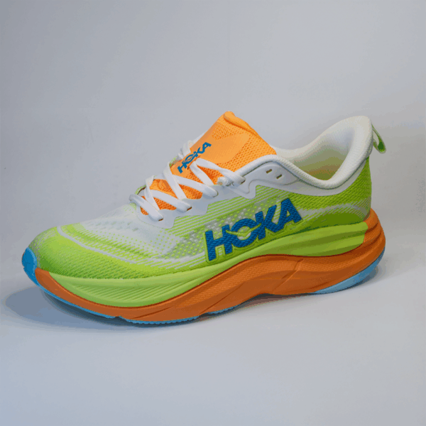 Hoka Skyflow con amortiguación EVA y diseño rocker para uso diario o entrenamiento