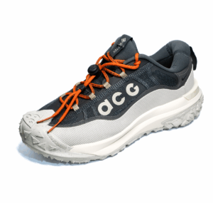 Nike ACG Mountain Fly 2 Low con suela Vibram y diseño técnico para outdoor y ciudad