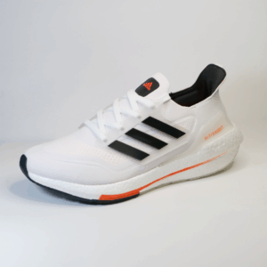 Adidas Ultraboost 21 blanco con negro para running urbano y entrenamiento diario Título de la imagen: