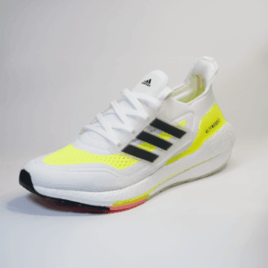 Tenis Adidas Ultraboost 21 – vista lateral, calzado para correr en ciudad con Boost
